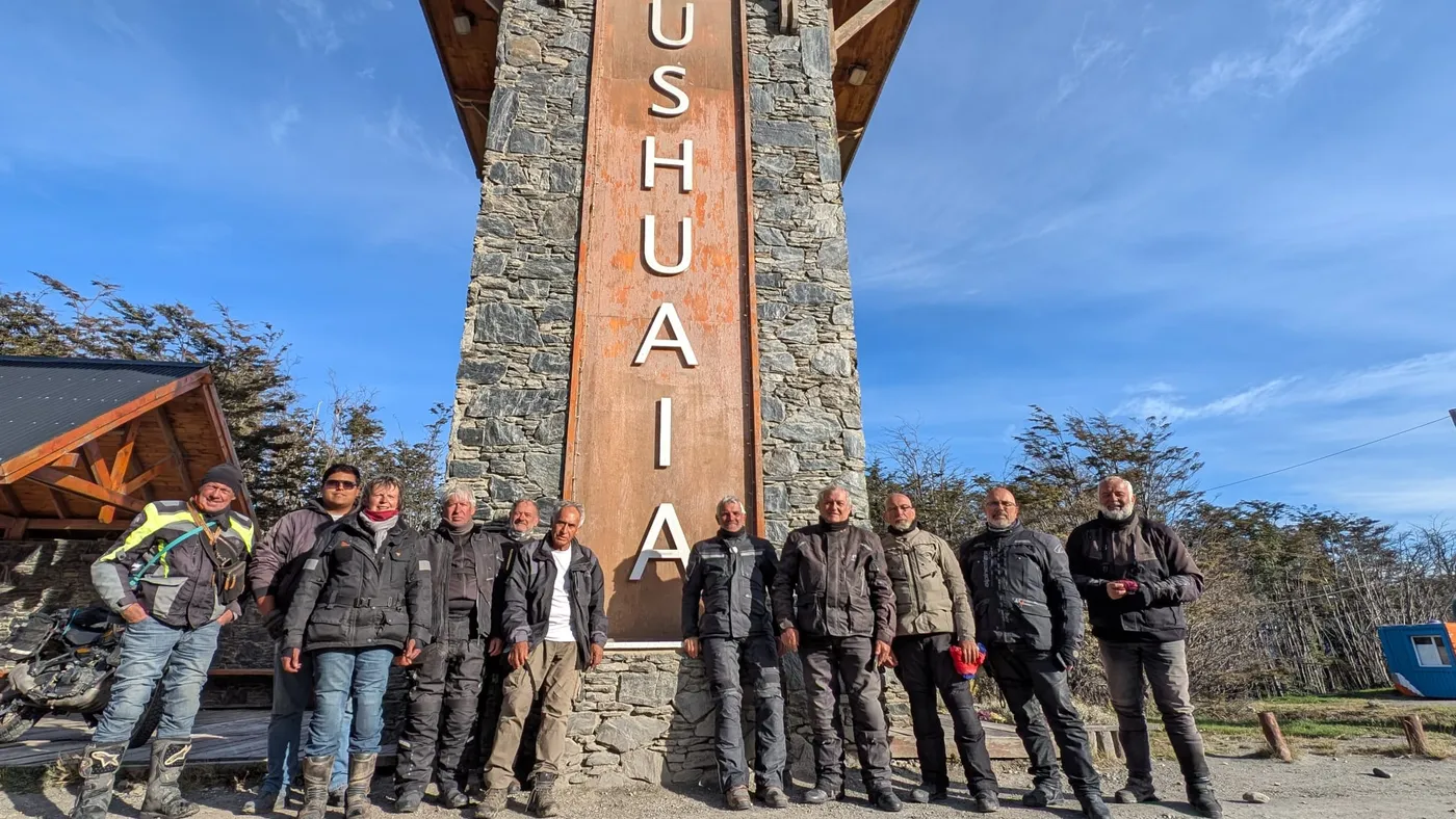 Grupo llegando a Ushuaia, el fin del mundo